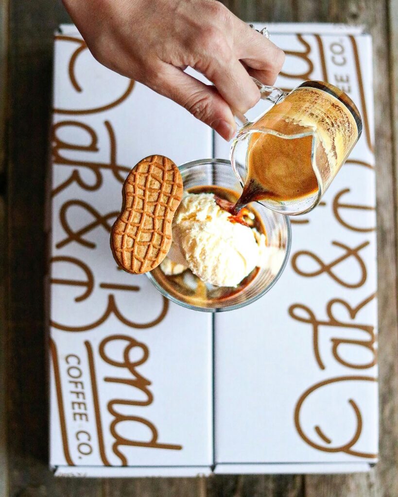 Affogato serviran sa keksićem