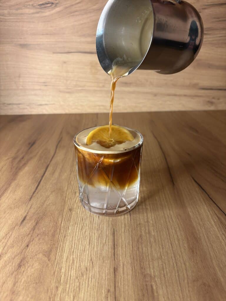 Espresso Tonic u 4 Koraka Sve Što Treba da Znate o Osvježavajućem Napitku 8 Recept za Espresso Tonik kod kuce