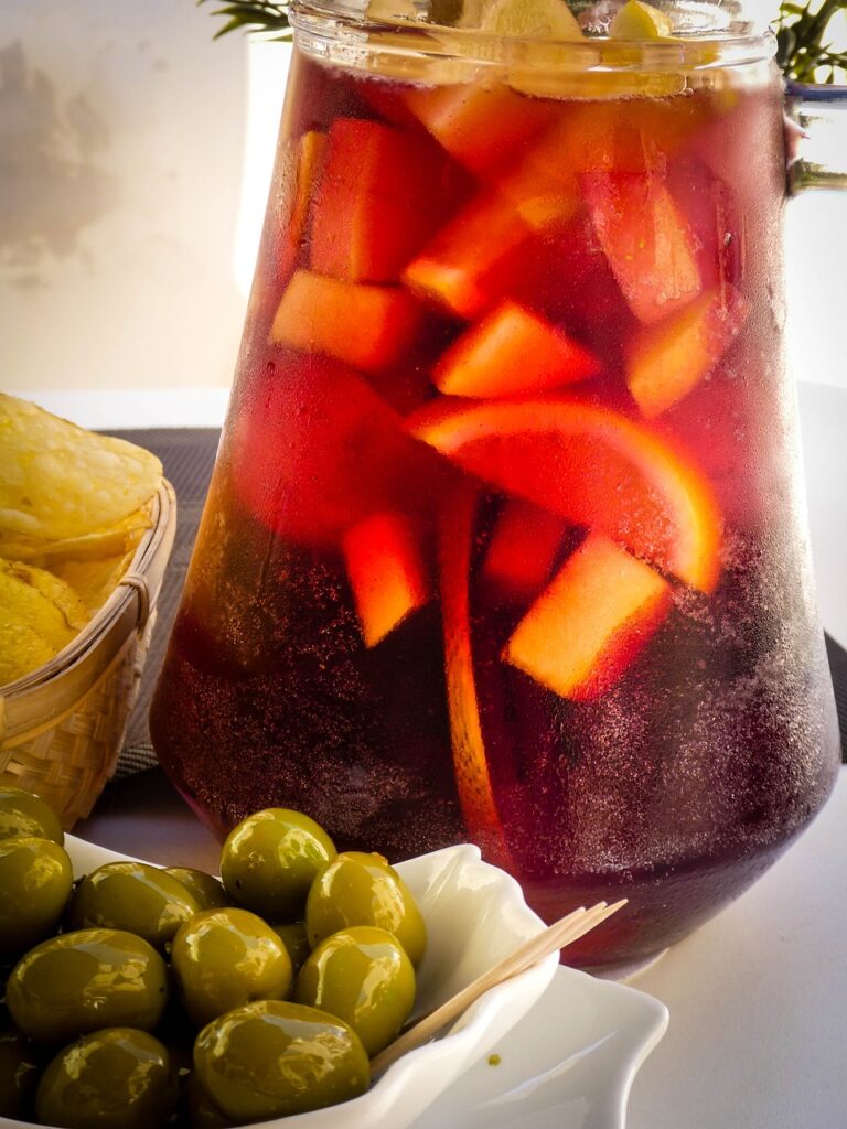 Upravinaje Sangria Koktela sa Hranom