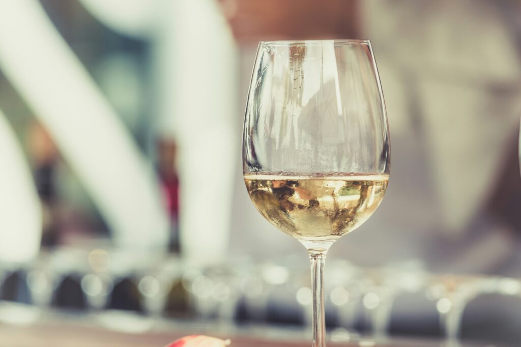 Tamjanika belo vino